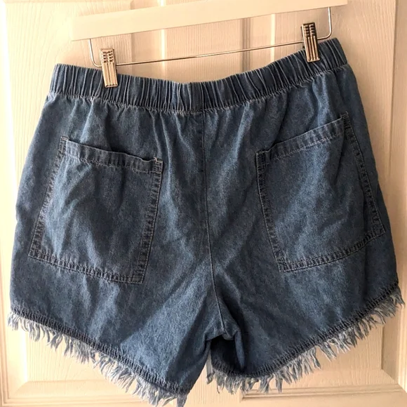 🌸 Stretchy Jean Shorts - Picture 2 of 5